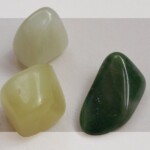 Jadeit w różnych odcieniach zieleni i przezroczystości