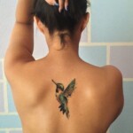 Tatuaż koliber na plecach